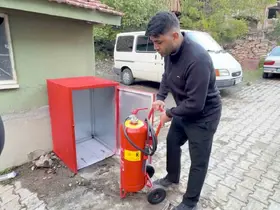 Yıllar önceki acı bir daha yaşanmasın diye köyün her noktasına yangın dolapları yerleştirdiler
