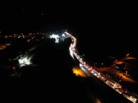 Yol çalışması ve trafik kazası birleşince Sakarya D-650 karayolunda trafik kilitledi
