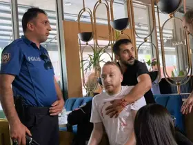 Yol kavgasında kan aktı: 1’i ağır 4 kişi bıçakla, 1 polis memuru arbede sonucu yaralandı
