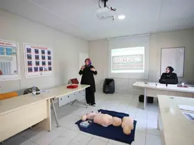 Yol ve bakım personeline ilk yardım eğitimi
