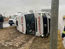 Yolcu minibüsü devrildi: 7 yaralı
