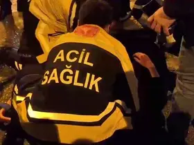 Yolda baygın bulunan kadın hastaneye kaldırıldı
