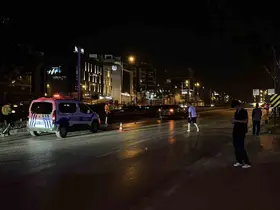 Yolun karşısına geçen yaşlı adama otomobil çarptı
