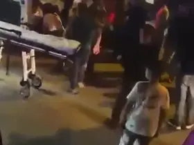 Yolun karşısına geçerken otomobil çarptı: 1’i ağır 2 yaralı
