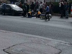 Yolun karşısına geçmek isteyen yayaya çarptı
