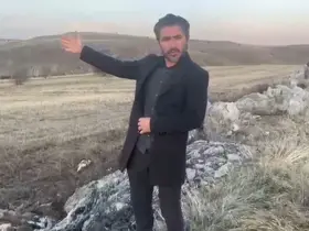 Yolunu şaşıran karaca bozkırın ortasında görüntülendi
