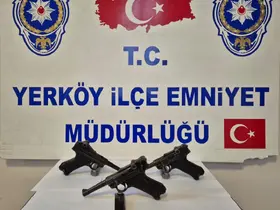 Yozgat’ta 2 şüphelinin üzerinde asırlık 3 tabanca ele geçirildi
