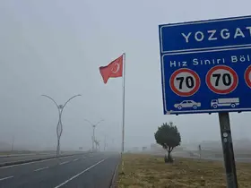 Yozgat’ta sis etkili oldu, görüş mesafesi yer yer 10 metreye düştü
