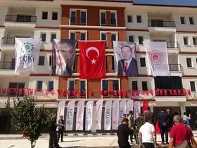 Yozgat’ta yapımı tamamlanan 184 konut ve 9 iş yeri hak sahiplerine teslim edildi
