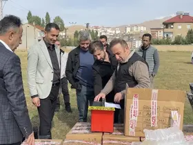 Yüksekova’da arılar elektrikli çitle koruma altında: 30 üreticiye hibe desteği
