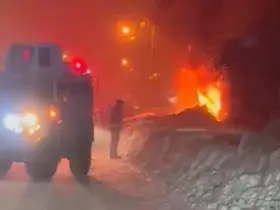 Yüksekova’da çıkan yangın aileyi evsiz bıraktı
