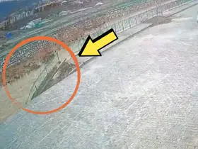Yüksekova’da istinat duvarı çöktü
