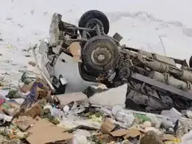 Yüksekova’da kamyonet şarampole yuvarlandı: 1 kişi yaralandı
