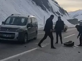 Yüksekova’da karayoluna düşen kaya parçaları sürücülere korku dolu anlar yaşattı
