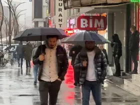 Yüksekova’da sağanak yağış etkili oldu
