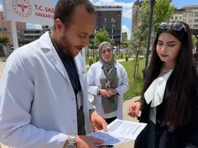 Yüksekova’da sağlık ekiplerinden ’sokakta sigarayı bırakma’ seferberliği
