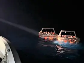 Yunanistan 32 düzensiz göçmeni Türk karasularına geri itti