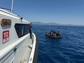 Yunanistan’ın ölüme terk ettiği 57 düzensiz göçmen kurtarıldı
