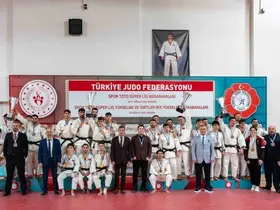 Yunusemre Belediyespor erkek judo takımı Süper Lig’e yükseldi

