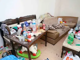 Yunusemre’de çöp evden 2 kamyon çöp çıkarıldı
