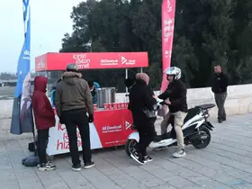 Yüreğir Belediyesi’nden vatandaşa sıcak çorba ikramı
