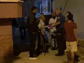Yürümekte zorluk çeken babasının tekerlekli sandalyesini ateşe verdi
