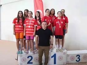 Yüzme müsabakalarında madalyalar sahiplerini buldu
