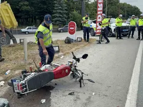 Yüzmek için denize giderken kazada ağır yaralandılar
