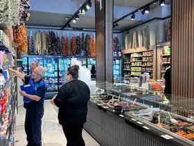 Zabıta ekiplerinden okul kantini ve şarküteri denetimi
