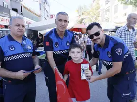 Zabıtadan çocuklara güvenli okul yolu uyarısı
