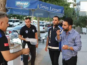 Zabıtadan lokum ve kolonyalı kaldırım işgali uyarısı
