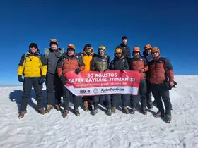 Zaferin ruhu, Ağrı Dağı’nın zirvesine taşındı
