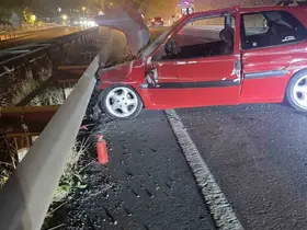 Zonguldak’ta otomobil bariyerlere çarptı: 1 yaralı
