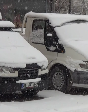 Ahlat’ta mart karı sürprizi: 11 köy yolu ulaşıma kapandı 