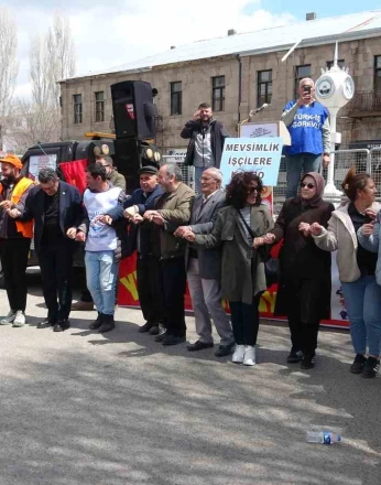 Ardahan’da 1 Mayıs Emek ve Dayanışma Günü halaylarla kutlandı 