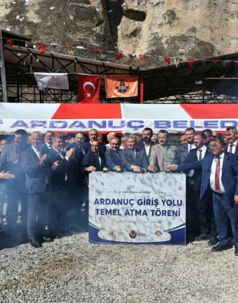 Ardanuç ilçesine 200 milyon liralık giriş yolu projesi 
