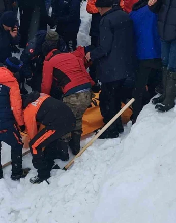 Artvin’de çığ altındaki Bülent Gezer’in cansız bedeni 4 ay sonra kar altından çıkarıldı 