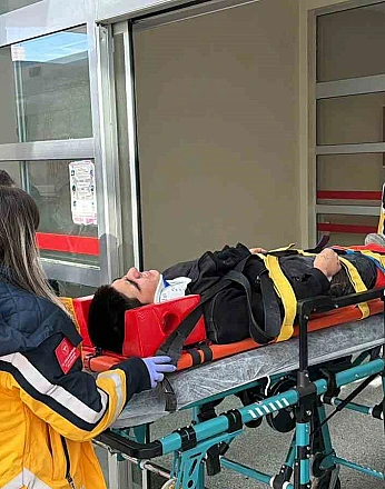 Asansör boşluğuna düşen 2 kişi yaralandı