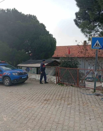 Aydın’da jandarma ekipleri okul önlerindeki güvenlik tedbirlerini arttırdı