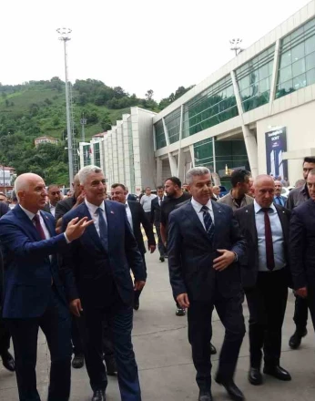 Bakan Bolat: "Sarp Gümrük Kapısı sadece Gürcistan’a değil, bütün Asya ülkelerine açılan stratejik bir geçiş koridorudur" 