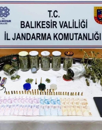 Balıkesir'de jandarmadan uyuşturucu operasyonu: 22 şüpheli yakalandı