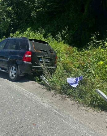 Bariyer aracın motoruna saplandı: 1 yaralı 