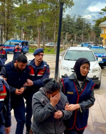 Bohçacı kılığında geldikleri köyde 880 bin TL’lik soygun yaptılar