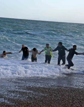 Can pazarının yaşandığı sahilde boğulan genç yüzündeki egzama için denize girmiş