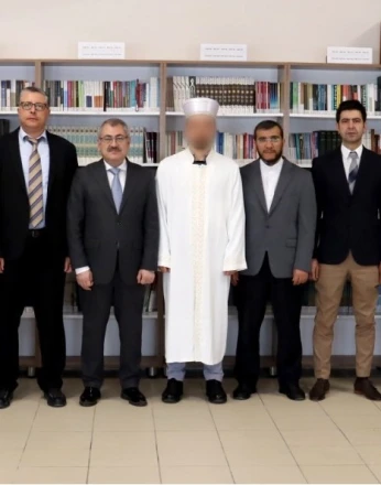 Cezaevinde hafız oldular