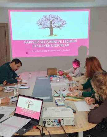 Çiftler saygılı bir evliliğe, aileler çocuklarını görmeye ve duymaya hazırlanıyor 