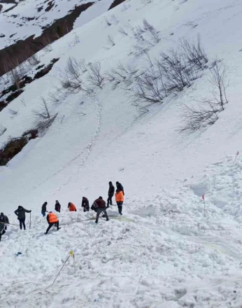 Çığ altında kalan çobanın cansız bedenine 125 gün sonra ulaşıldı 
