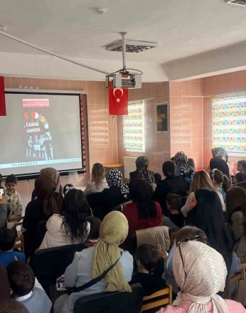 Çıldır Anaokulu’nda annelere sürpriz 