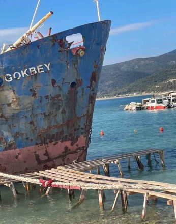 Demircili Sahili’nde asbestli gemi skandalı: Jandarma inceleme başlattı