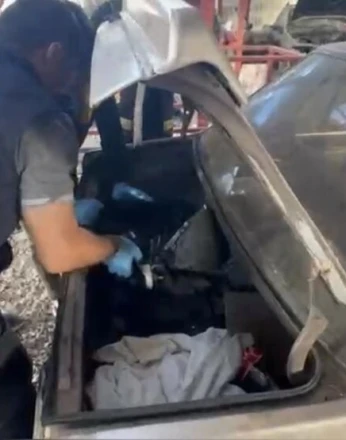 Depremzede araçlar üzerinden vurgun: 1 tutuklama